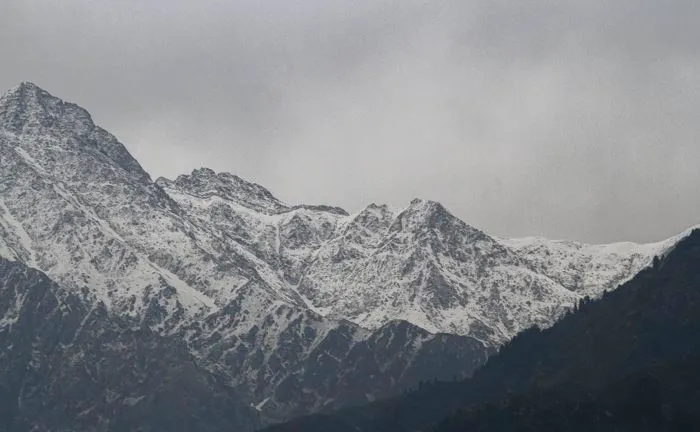 Snowfall In Himachal: Sweeps in Himachal in Himachal