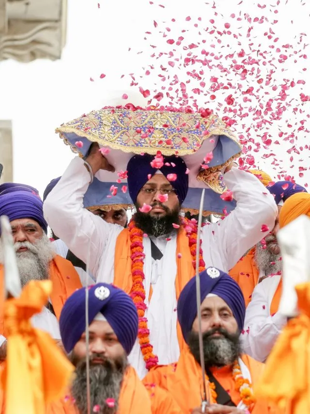 ਅੰਮ੍ਰਿਤਸਰ ਸਥਿਤ ਹਰਿਮੰਦਰ ਸਾਹਿਬ ਕੰਪਲੈਕਸ ’ਚ ਅੱਜ ਨੌਵੇਂ ਪਾਤਸ਼ਾਹ ਗੁਰੂ ਤੇਗ ਬਹਾਦਰ ਸਾਹਿਬ ਦੇ ਪ੍ਰਕਾਸ਼ ਪੁਰਬ ਸਬੰਧੀ ਸਜਾਏ ਨਗਰ ਕੀਰਤਨ ਦੀਆਂ ਝਲਕੀਆਂ