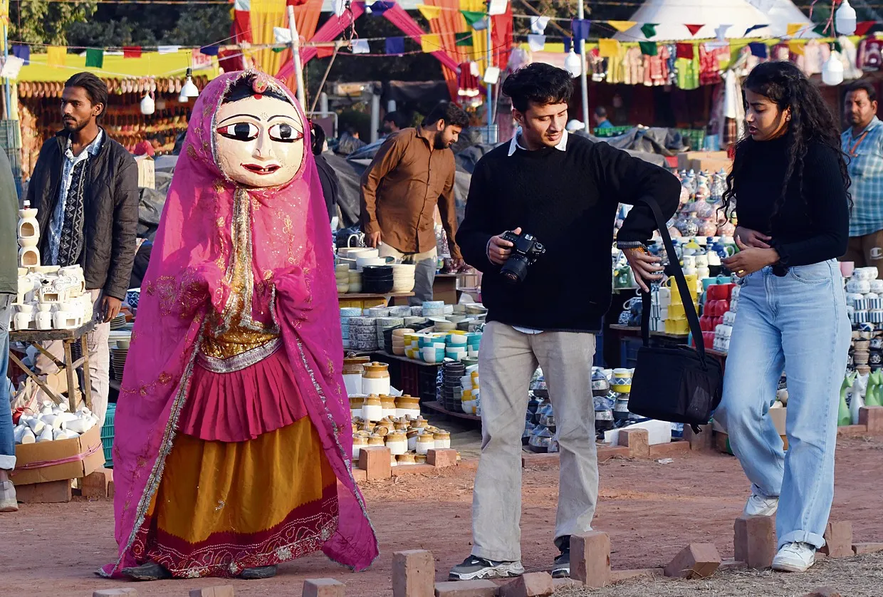 Craft fair: Himachali folk artists danced the audience