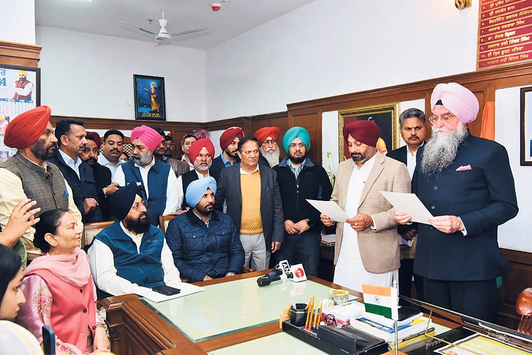 Sandhavan administered oath to Kala Dhillon as MLA