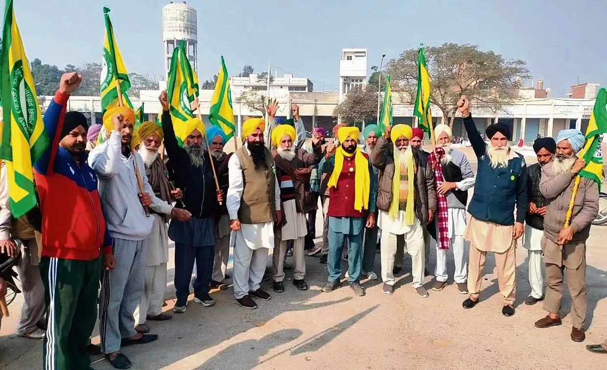 Motorcycle march in favor of farmers standing on the borders