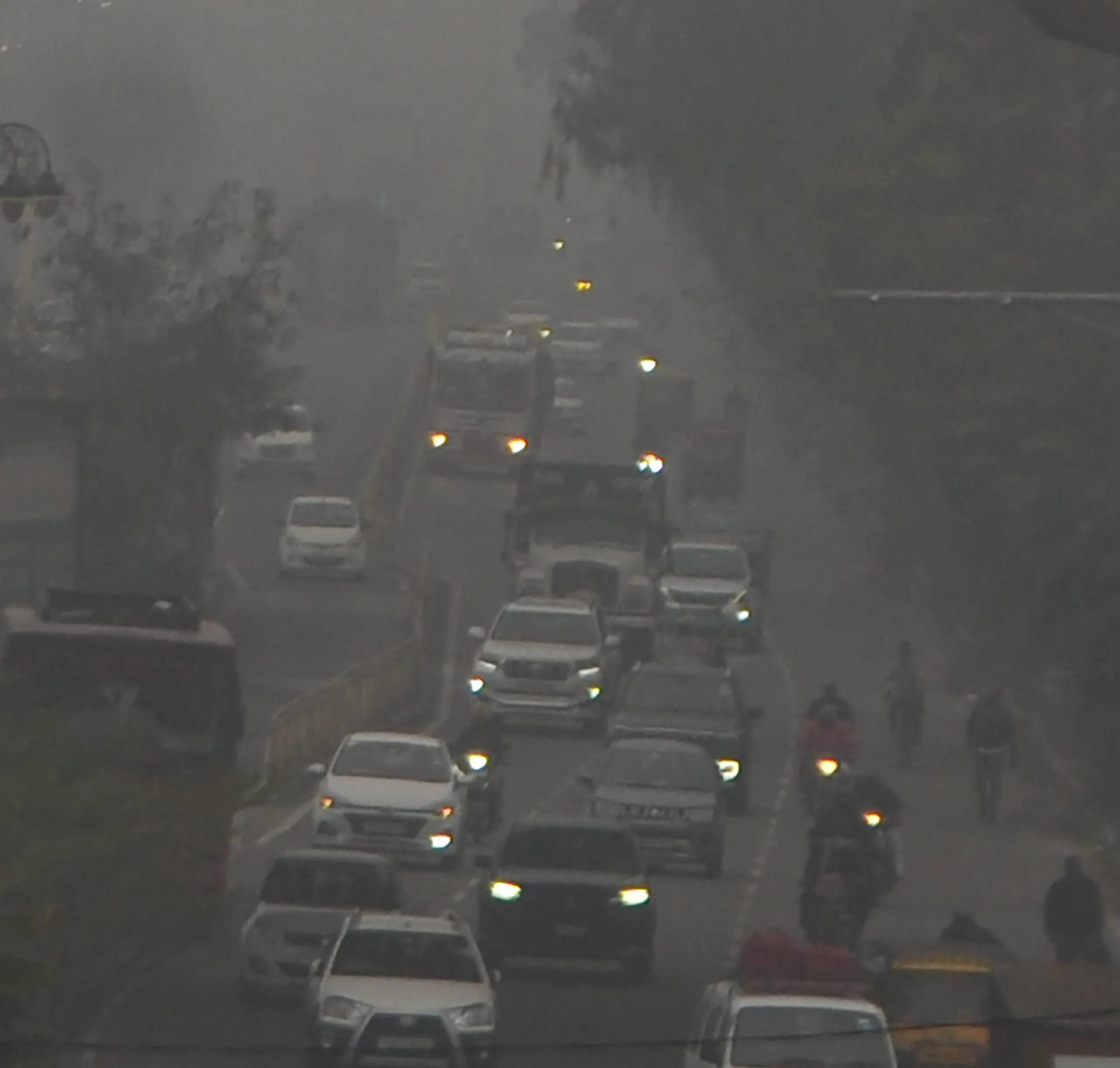 People’s lives affected due to fog in Punjab