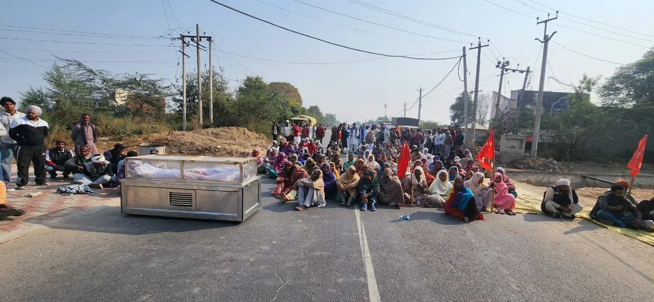 Crime Case: The body of the murdered youth was kept on the national highway and staged a sit-in