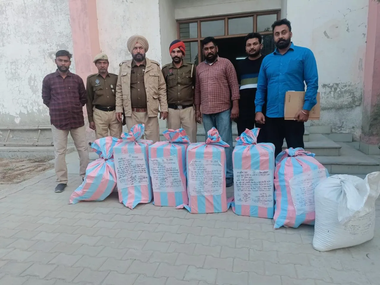 Fazilka: Half two lakh drug pills and 14 kg of poppy recovered from the truck