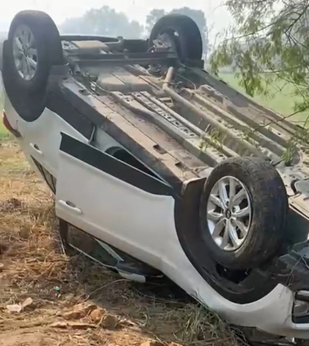 Road Accident: Creta car overturned due to tire burst