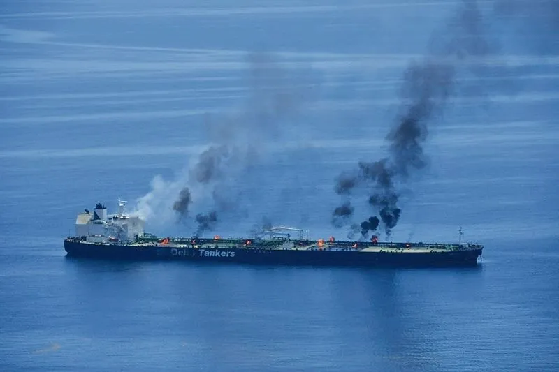 2 US Navy pilots shot down over Red Sea US Navy warship accidentally shot down a warplane, both pilots safe