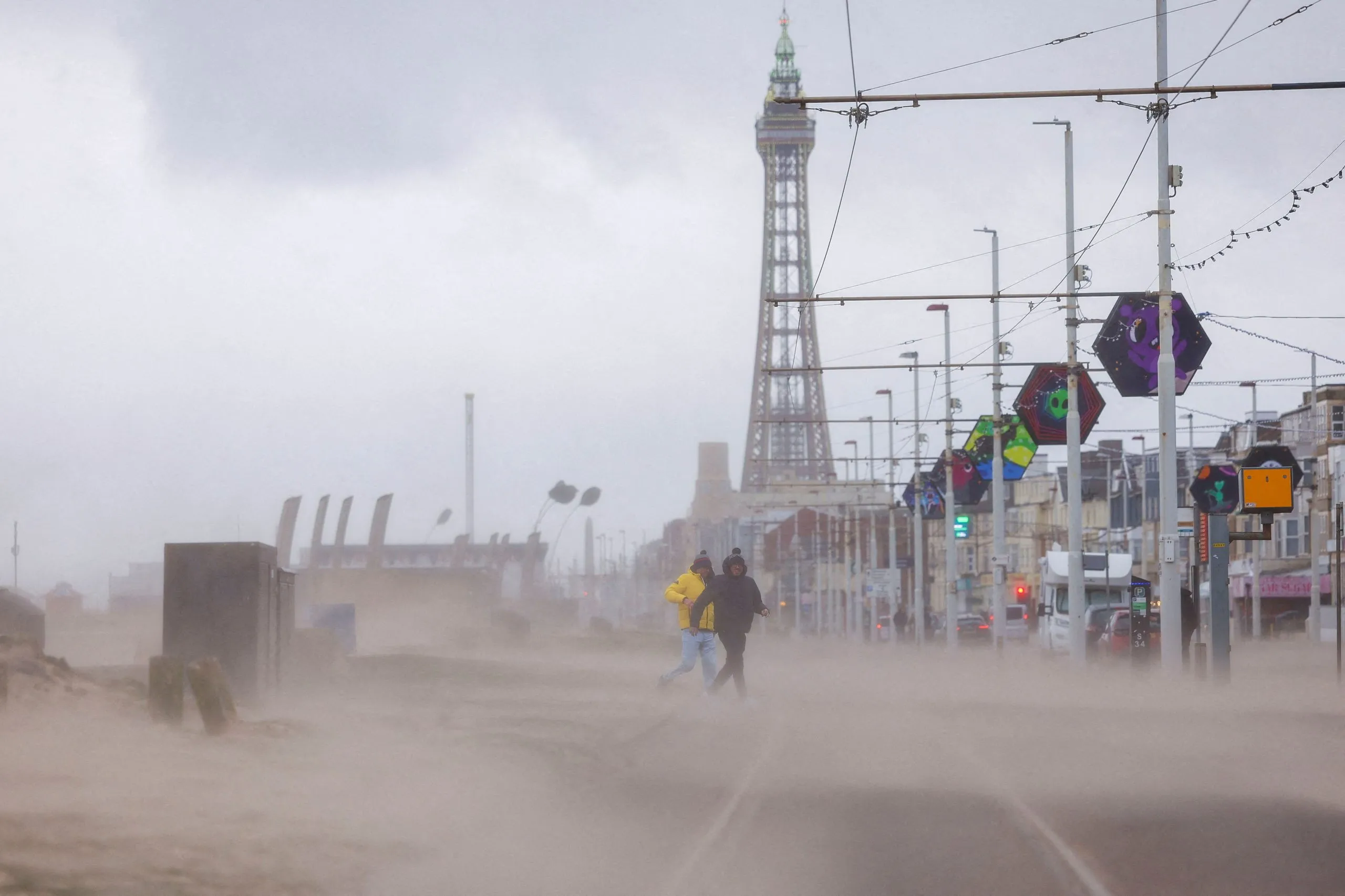 Ireland and UK: The storm swept the residents of Britain and Ireland