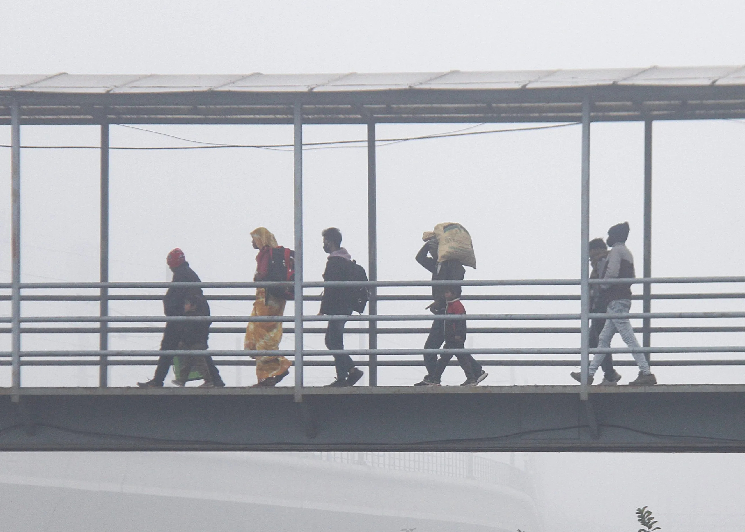 Flights delayed: More than 100 flights affected at Delhi airport due to dense fog