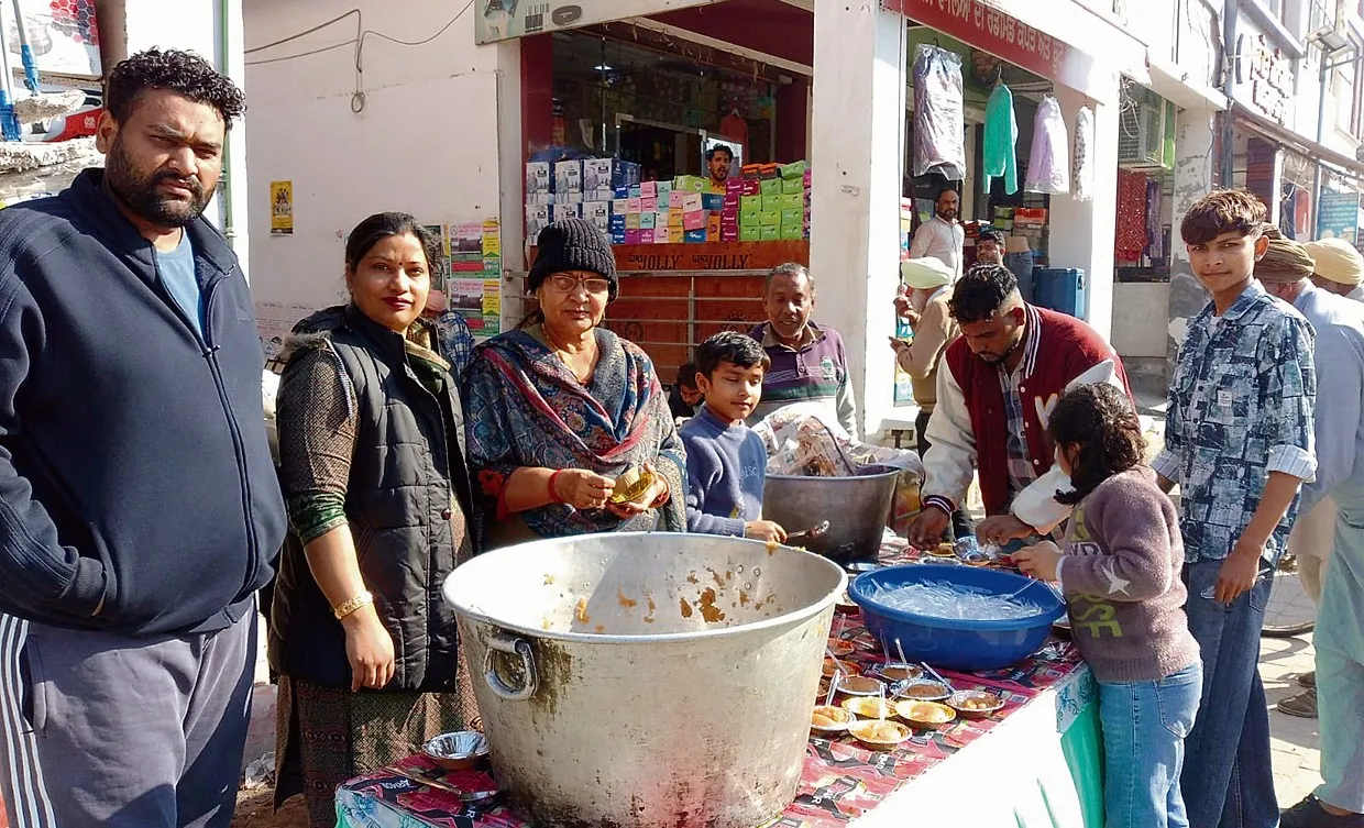 Langar on the holy day of Maghi