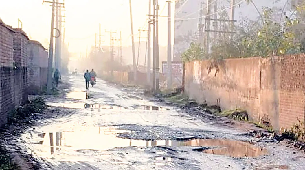 The condition of the Sitarpur-Jaraut link road is pathetic