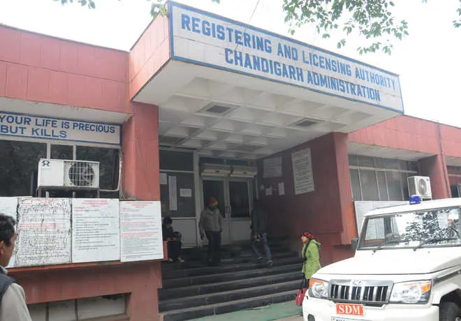 In Chandigarh, the licenses of those who do not pay five or more challans will be cancelled