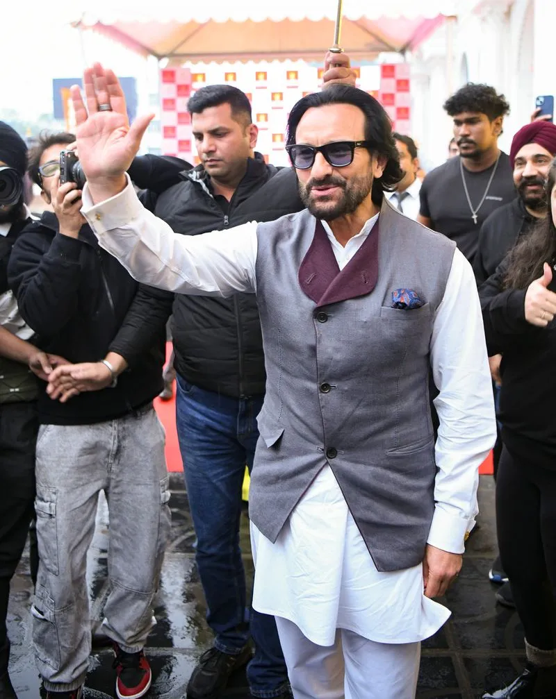 Saif Ali Khan Attack: Saif Ali Khan was attacked by entering the house, treated in the hospital due to stabbing.
