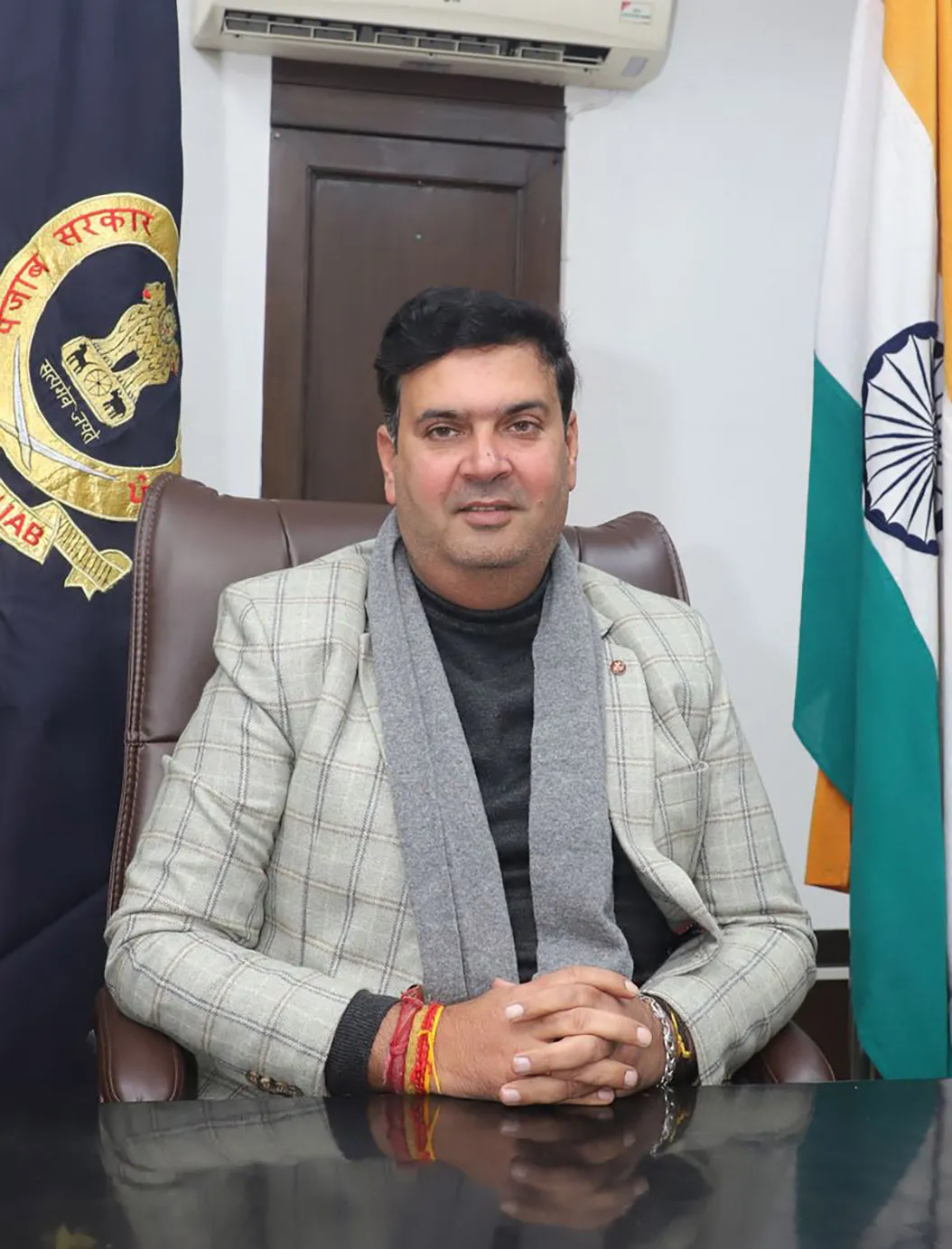 Mayor Vaneet Dhir accused of illegal use of red light