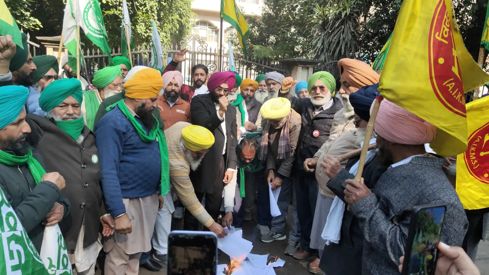 Sanyukta Kisan Morcha Patiala burnt copies of the draft agricultural marketing policy