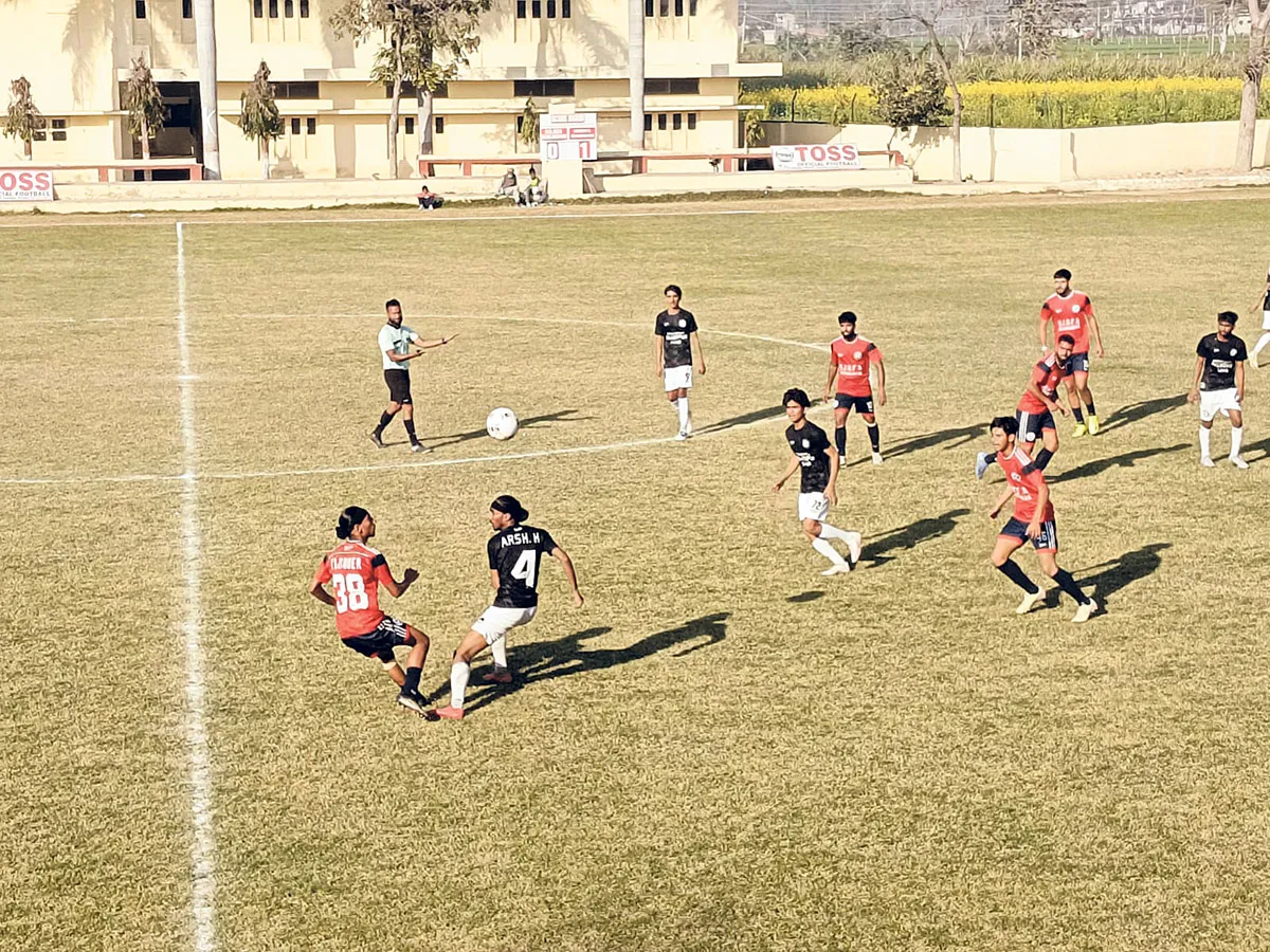 Football: Threaten at risk at the Khalsa College