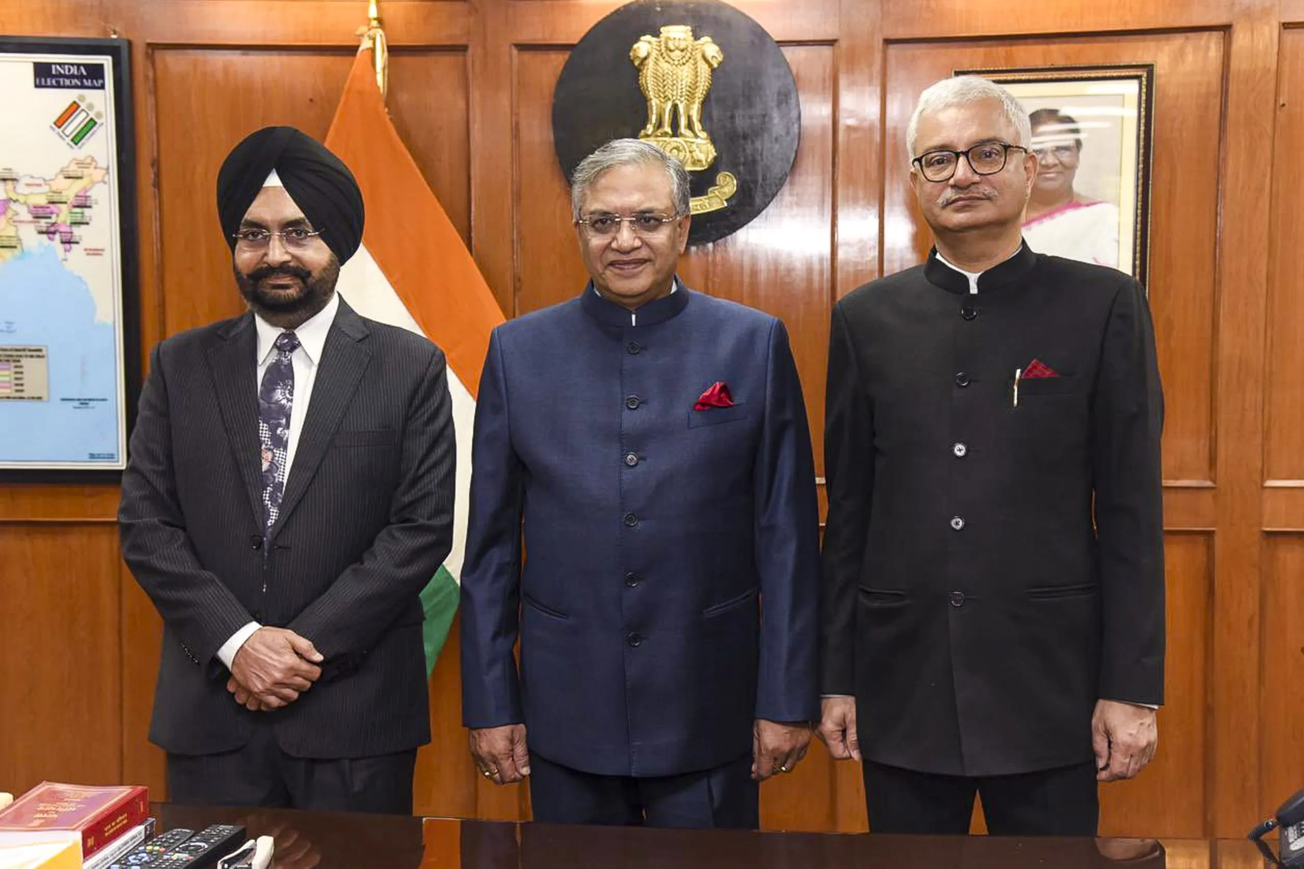 CEC and EC assumes charge ਗਿਆਨੇਸ਼ ਕੁਮਾਰ ਨੇ ਮੁੱਖ ਚੋਣ ਕਮਿਸ਼ਨਰ ਤੇ ਵਿਵੇਕ ਜੋਸ਼ੀ ਨੇ ਚੋਣ ਕਮਿਸ਼ਨਰ ਵਜੋਂ ਚਾਰਜ ਸੰਭਾਲਿਆ