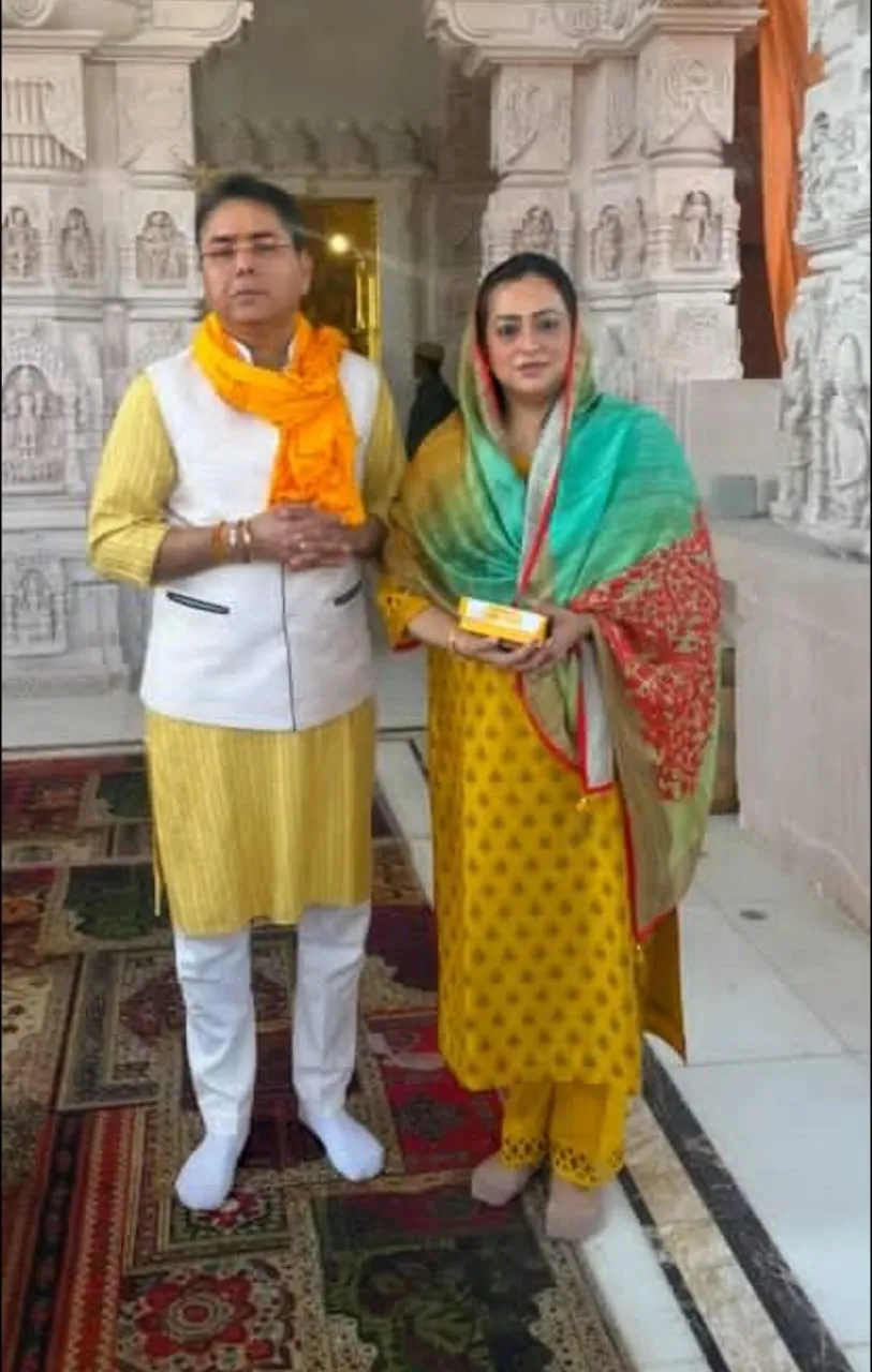 PUNJAB NEWS ‘AAP’ President Aman with Arora family with Arora family in Ayodhya