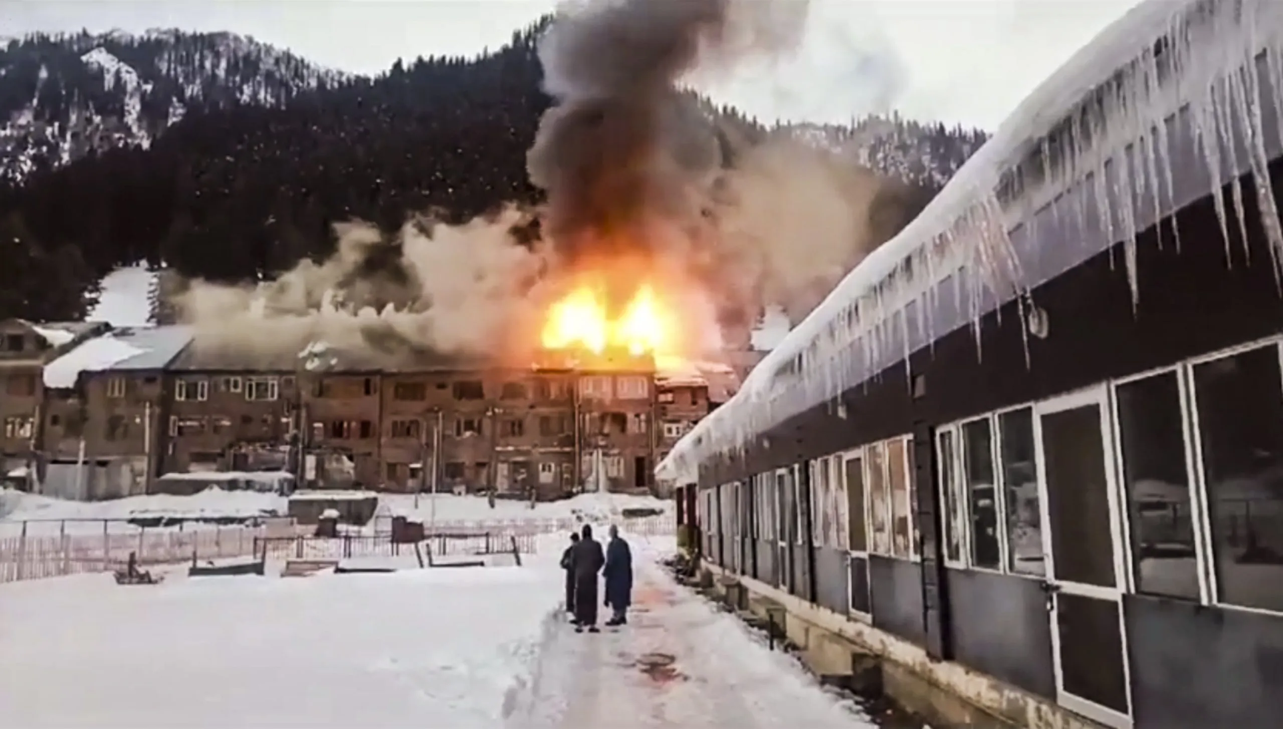 Sonmarg Market: Horrible fire in the Sonmarke market