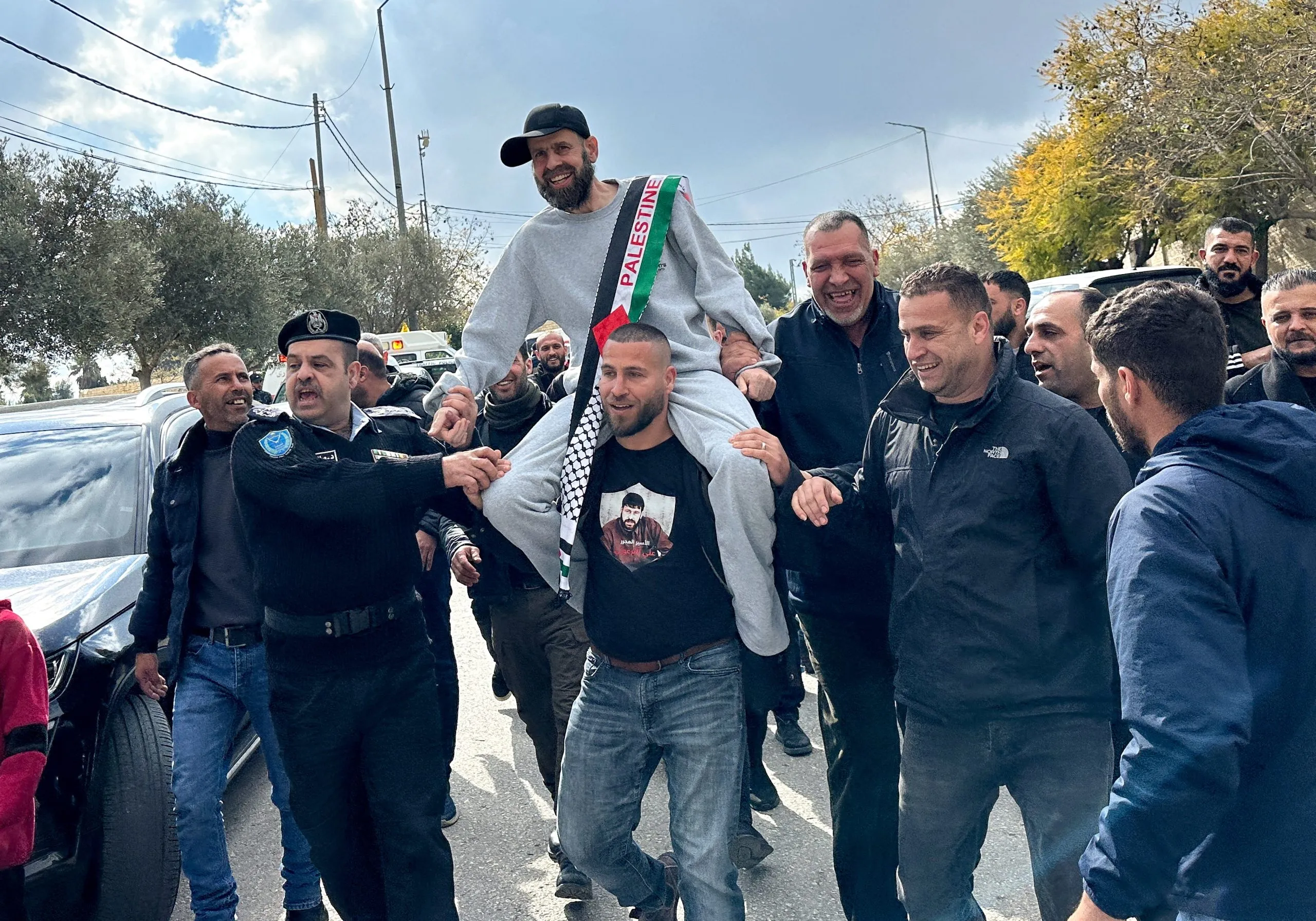 Hamas releases three more captives, releases 183 Palestinian by Israel