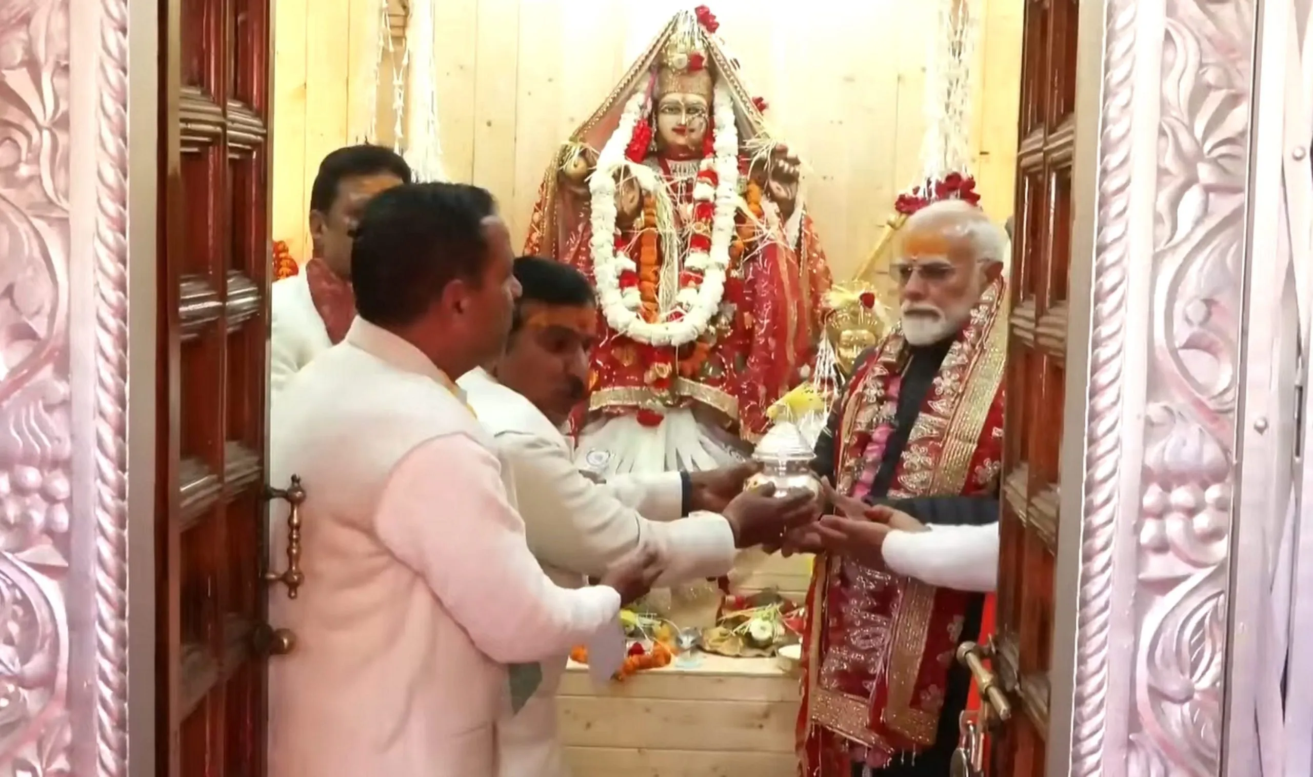Modi Prayers: Modi worships the goddess Ganga on the Mukhawand of Uttarakhand